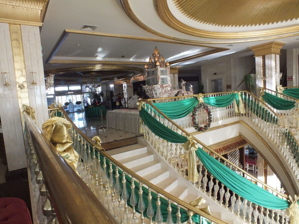 Treppe zu den Restaurants und Bar Diamond Excellence Resort & Spa