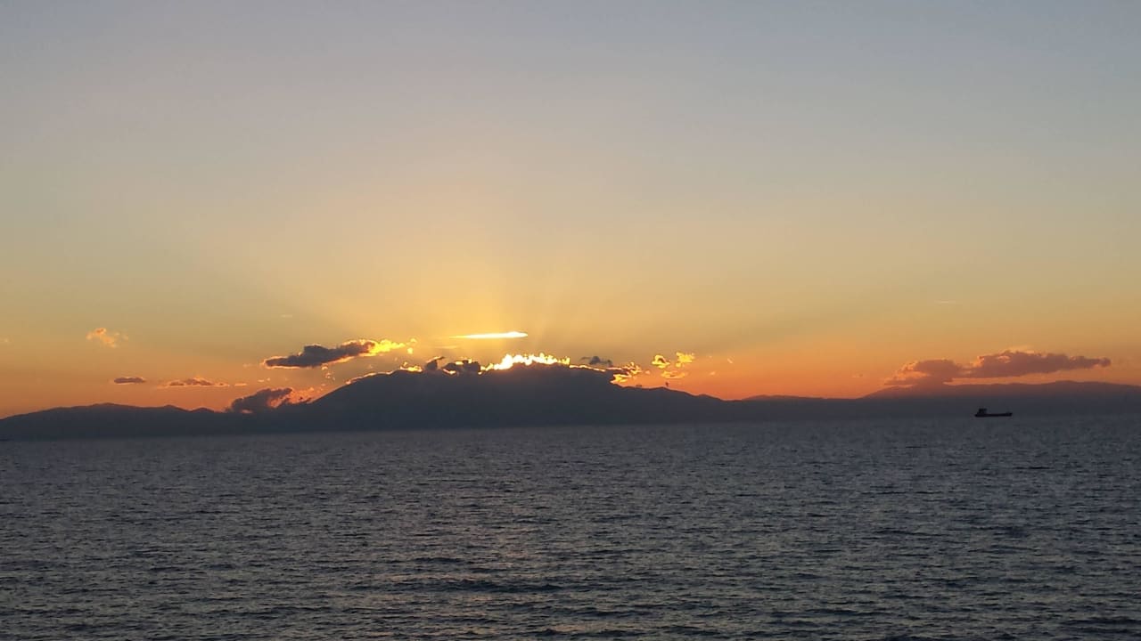Sonnenuntergang hinter dem Olymp Istion Club & Spa