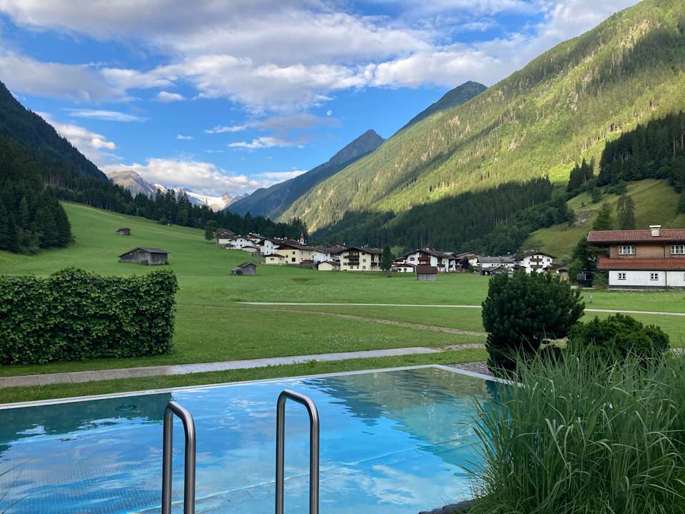 Pool Vitalhotel Edelweiss
