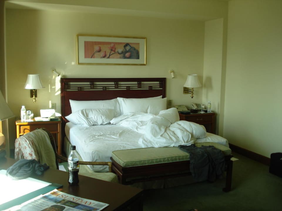 Doppelbett mit flauschiger Decke Hotel The Peninsula Bangkok