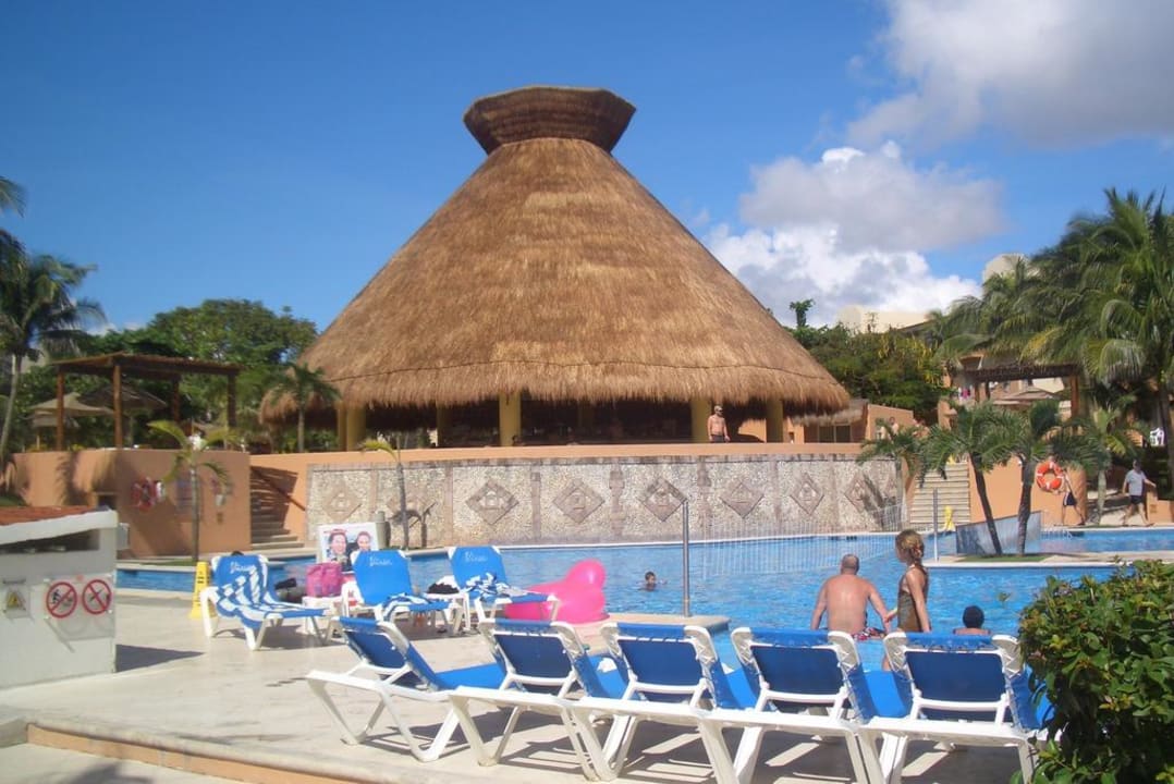 Blick auf die Poolbar Viva Azteca by Wyndham - All Inclusive Resort