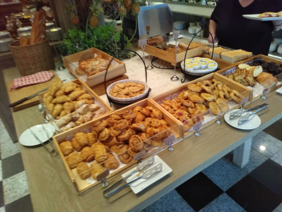 Gastro Woodlands Hotel & Resort