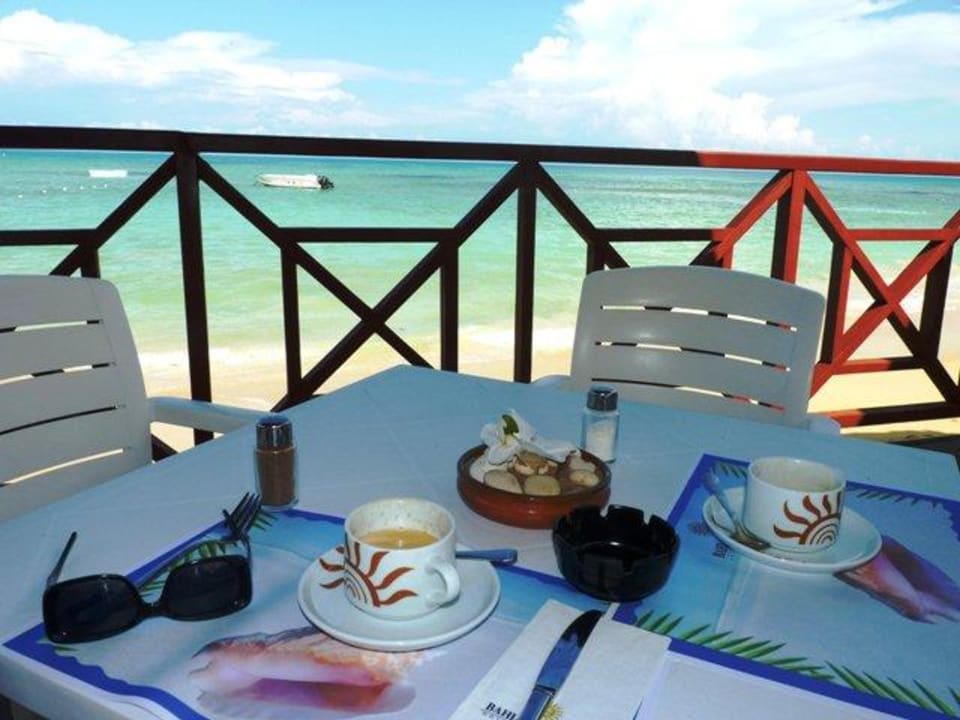 Beachrestaurant.  Bahia Principe Grand El Portillo