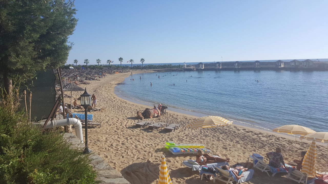 Blick zum Strand von der Terrasse aus Incekum Su Hotel