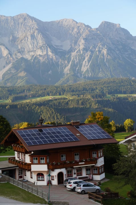 Landhaus Rosengartl vom Parkplatz der Hochwurzen B Landhaus Rosengartl