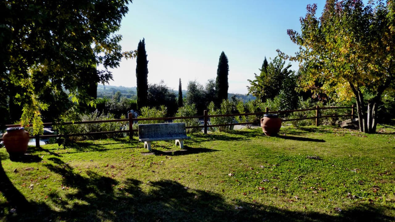 Gartenanlage der Fattoria Fattoria Degli Usignoli - Hotel & Residence