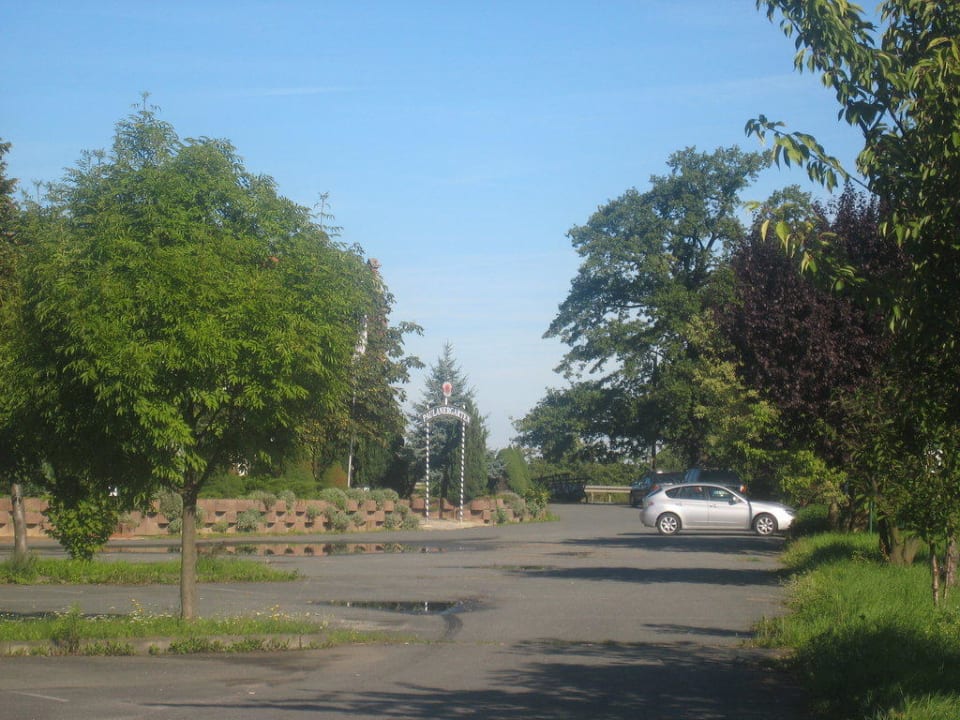 Hotelparkplatz am Haus Hotel Schöne Aussicht