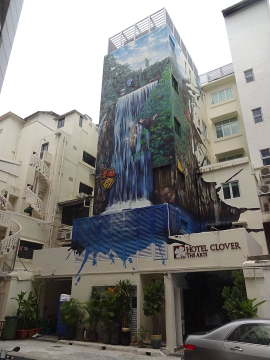 Hausbemalung Hotel Clover The Arts