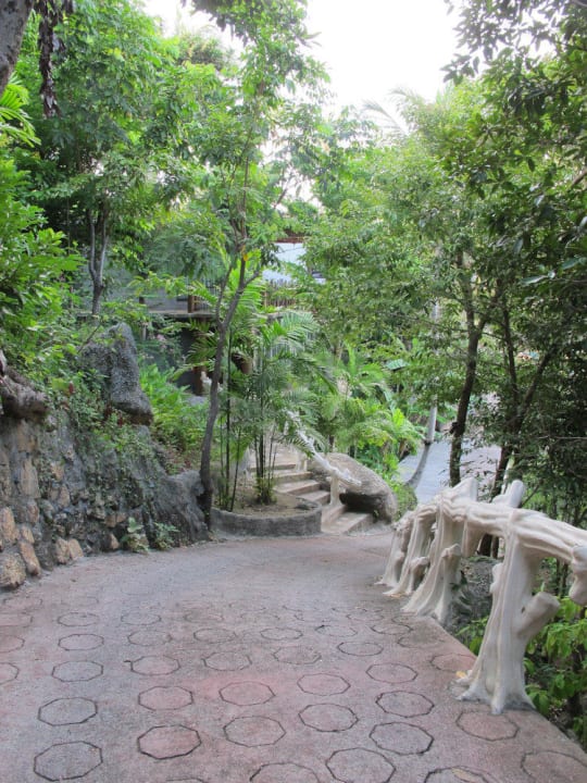 Steile Wege innerhalb der Anlage Panviman Resort Koh Phangan