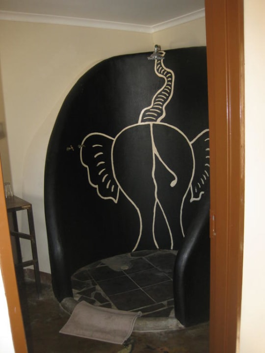 Die Elefanten-Dusche! Etosha Safari Camp