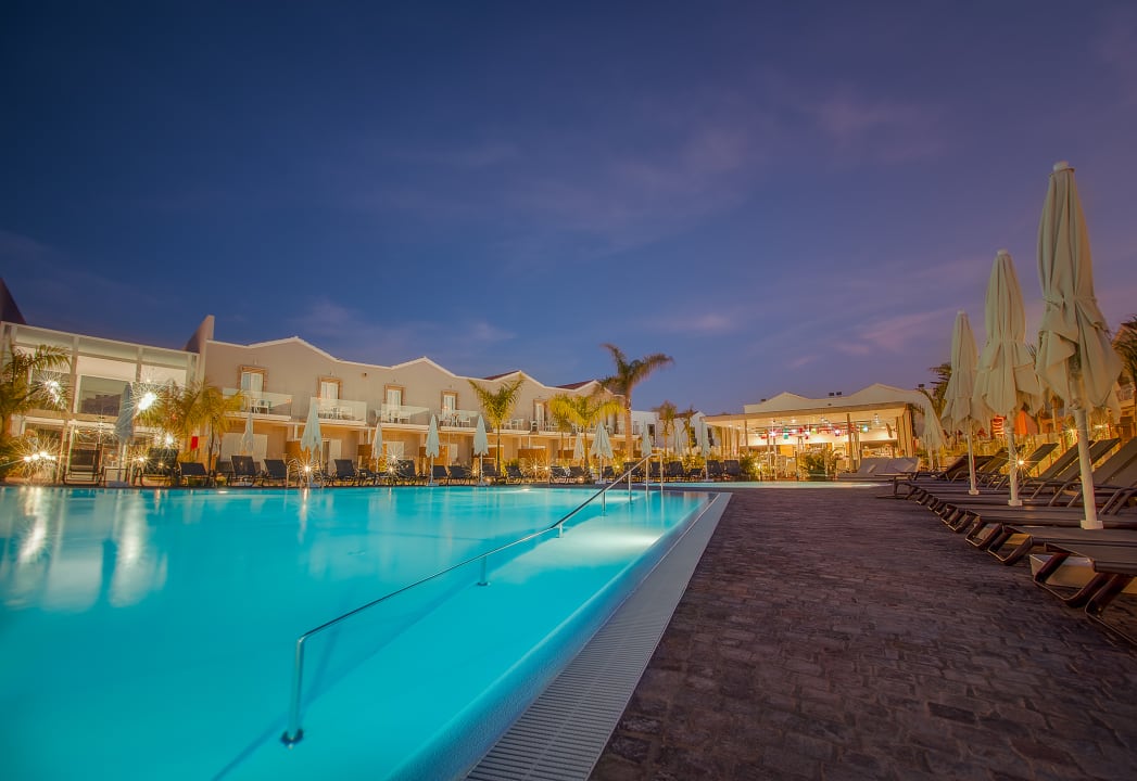 Pool LIVVO Los Calderones