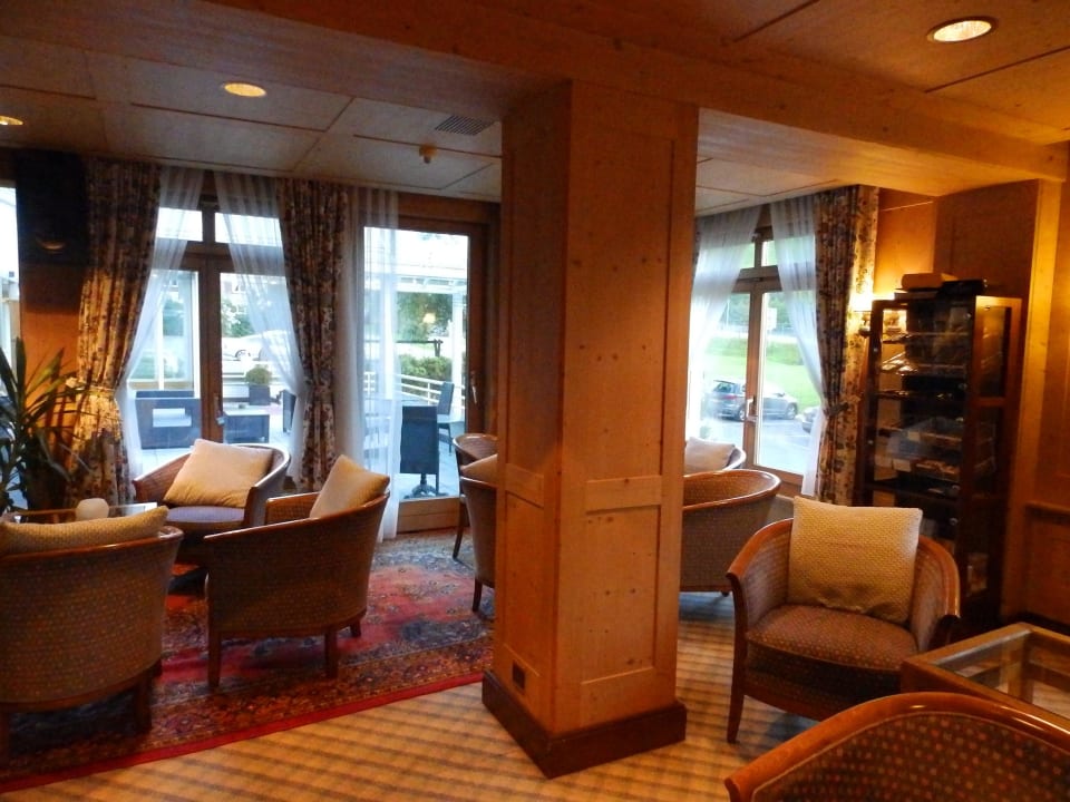 Viele Sitzgruppen und gemütlich Hotel Sternen