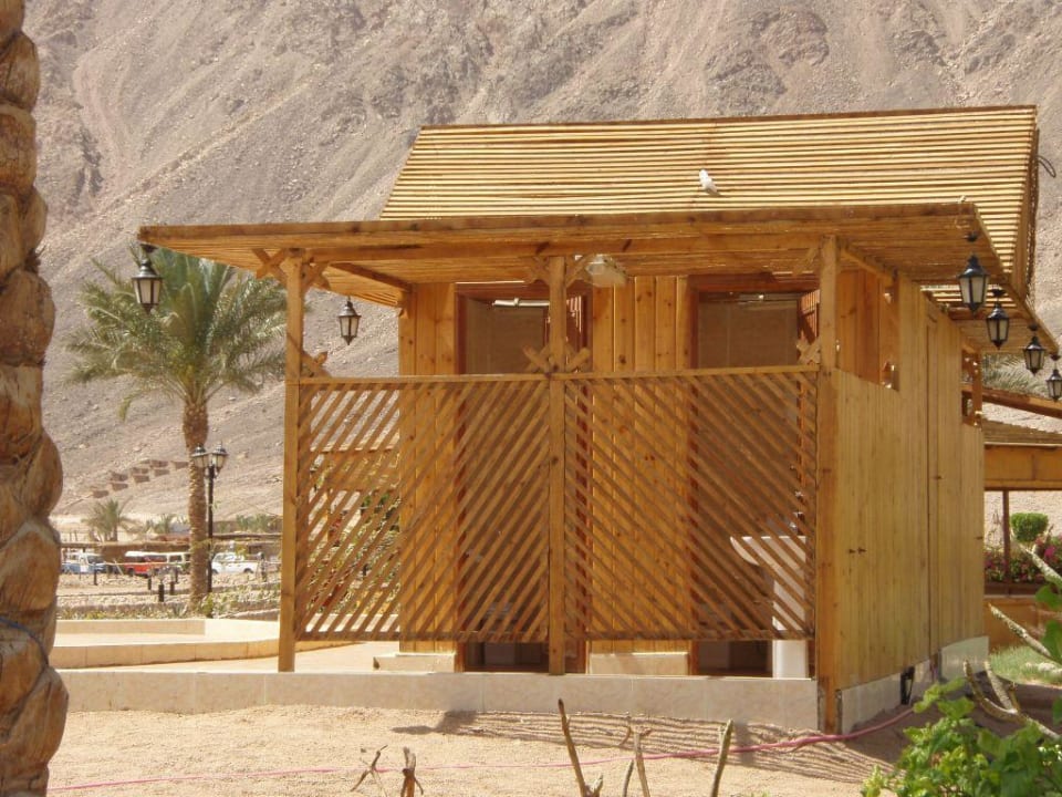 Toiletten am Strand (daneben ist die Dusche) Happy Life Village