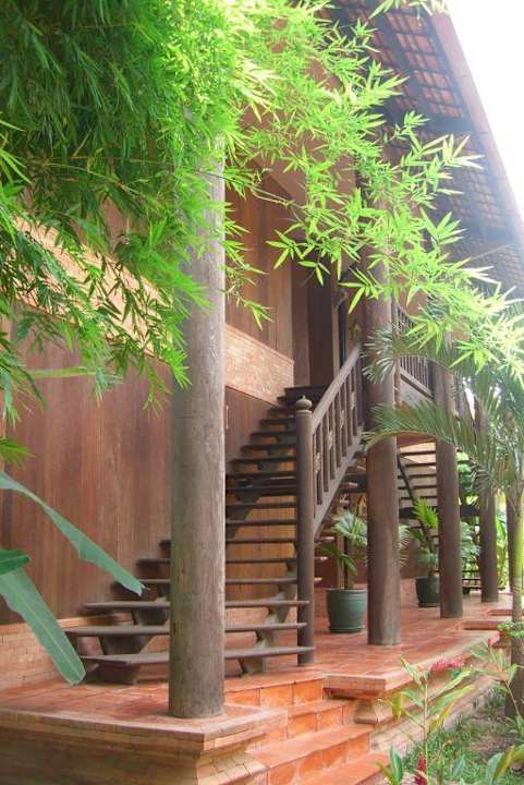 Blick von der Gartenseite auf Bungaloweingang Angkor Village Resort
