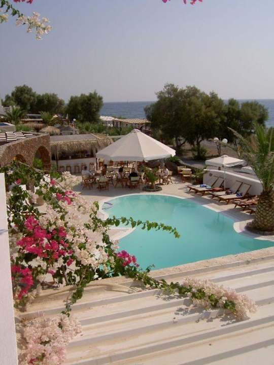 Blick vom Zimmer auf die Poolanlage Arion Bay
