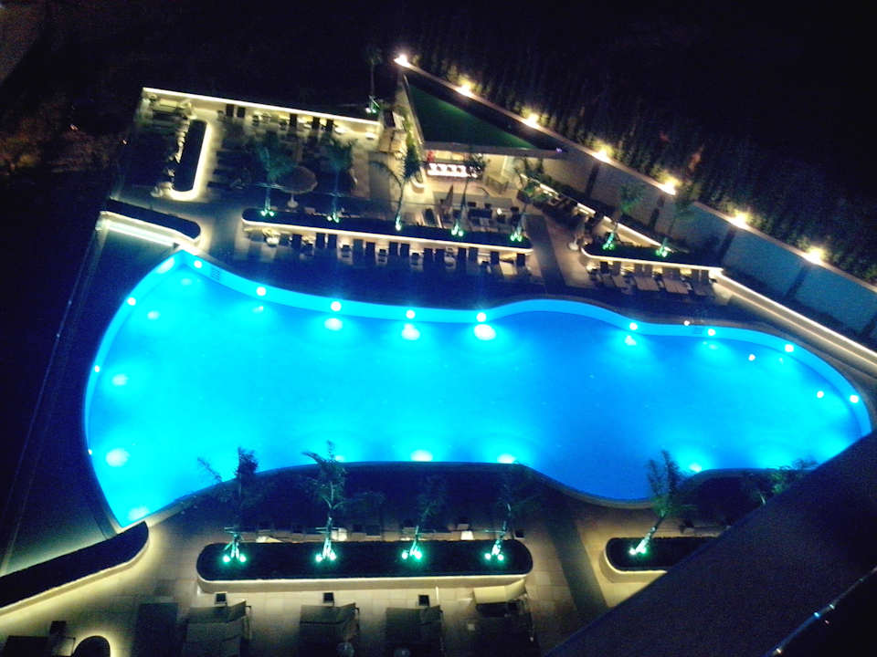 Pool bei Nacht Michell Hotel & Spa