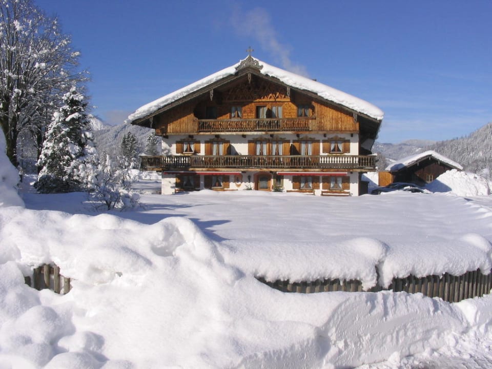 Gästehaus Gutfelder Hof  Rottach-Egern im   Winte Gästehaus Gutfelder Hof