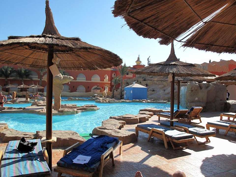 Большой бассейн Pickalbatros Alf Leila Wa Leila Resort - Neverland Hurghada