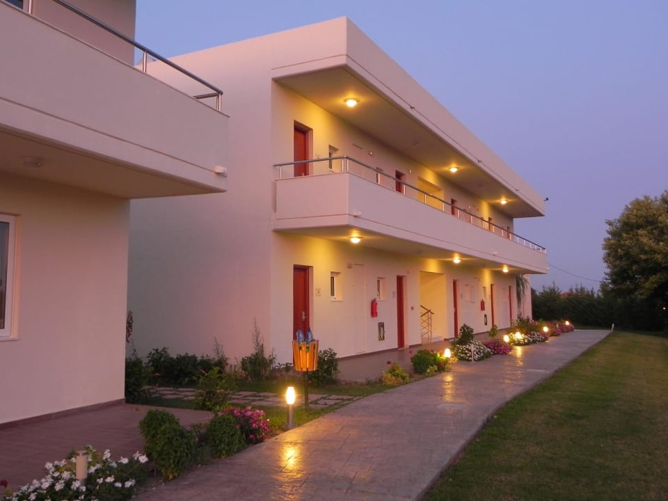 Hotel bei Dämmerung Afandou Bay Resort Suites