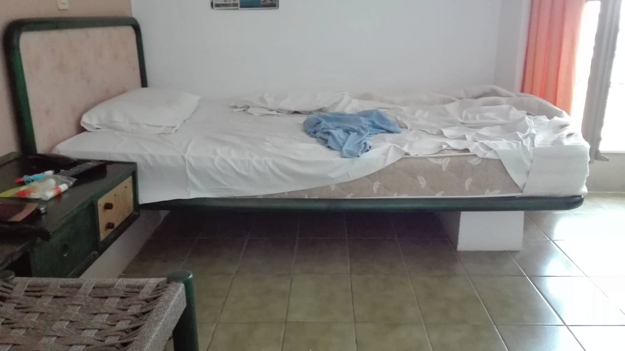 Keine Lattenroste, Knallhart! Scaleta Beach Hotel