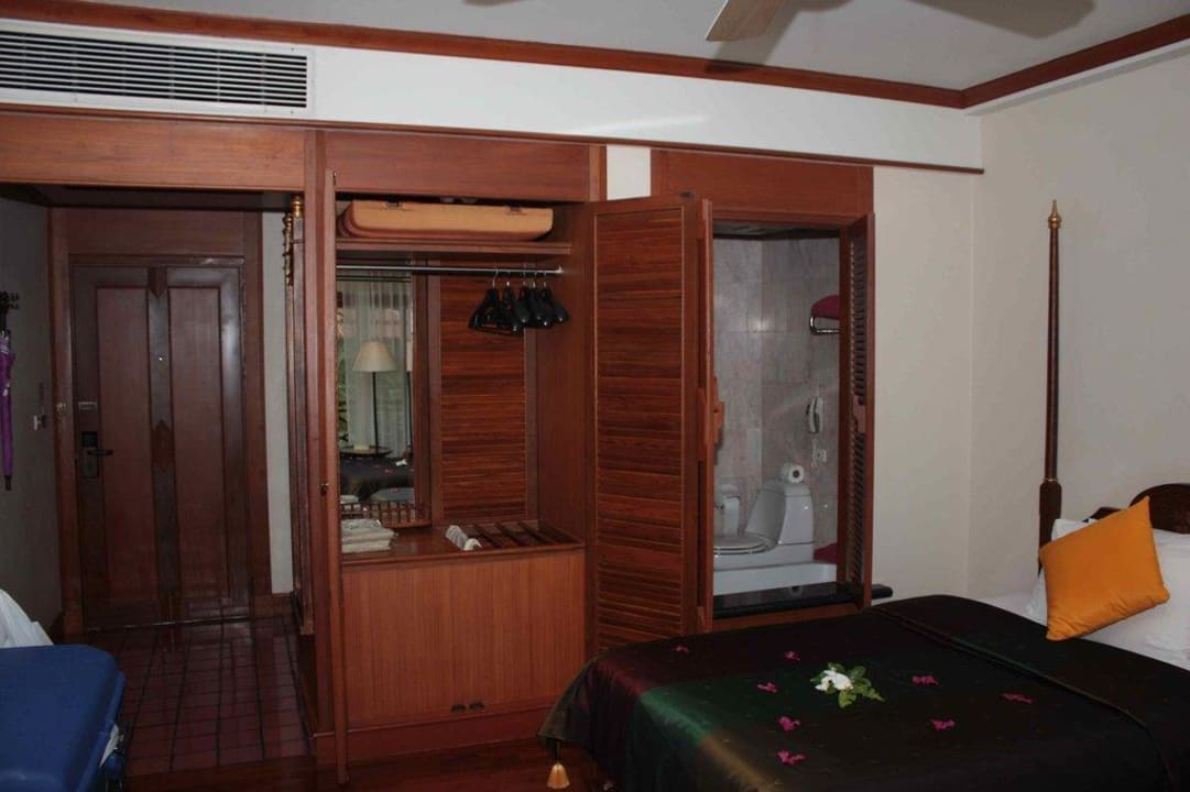Zimmer Schrank Chada Thai Village Resort