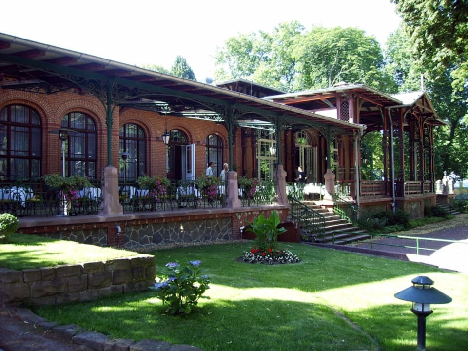 Überdachte Terrasse Dorint Herrenkrug Parkhotel Magdeburg