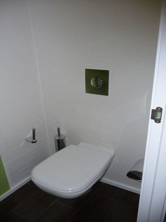 Toilette mit Türe Iberostar Waves Bahia de Palma