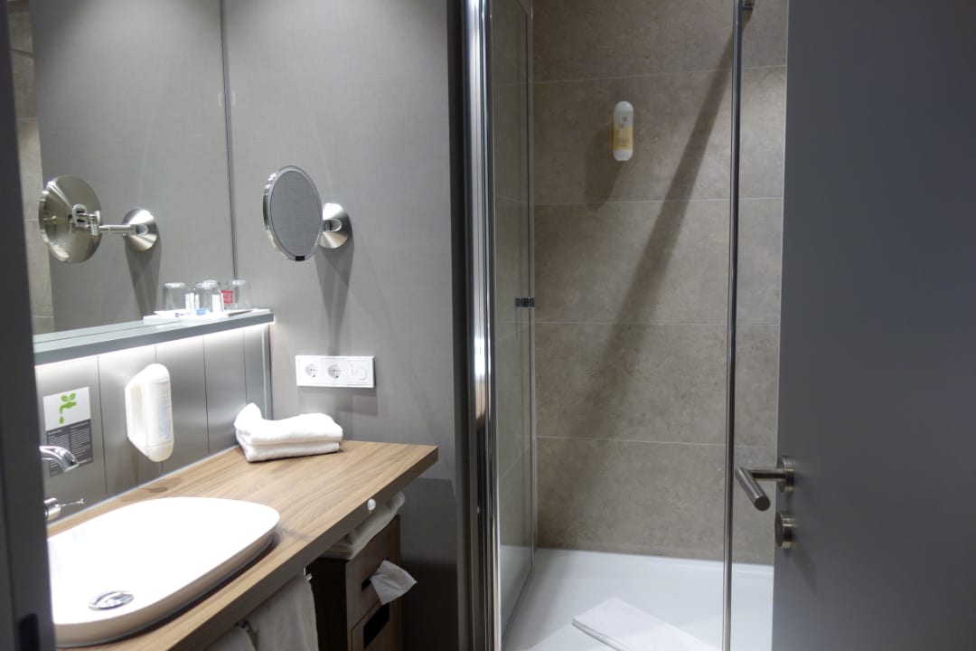 Zimmer H+ Hotel Bremen