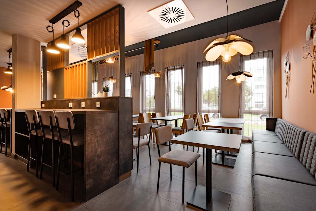 Gastro Holiday Inn - the niu, Pax Berlin Airport by IHG