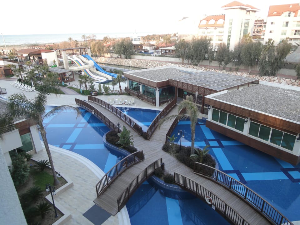 Ausblick auf Pool und Meer Sunis Evren Beach Resort Hotel & Spa