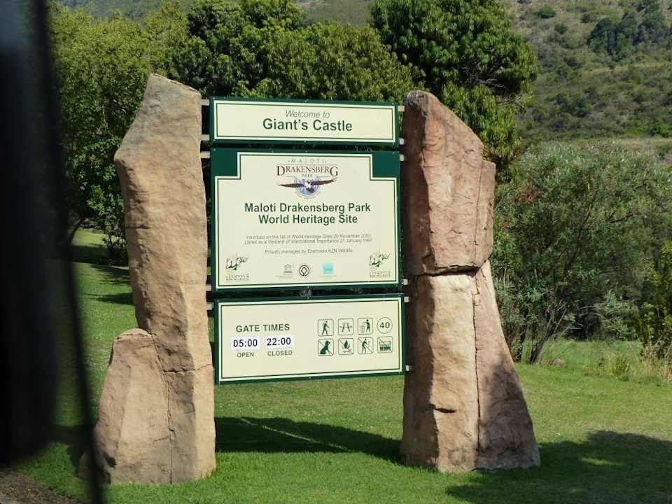 Einfahrt zum Camp Giants Castle Camp