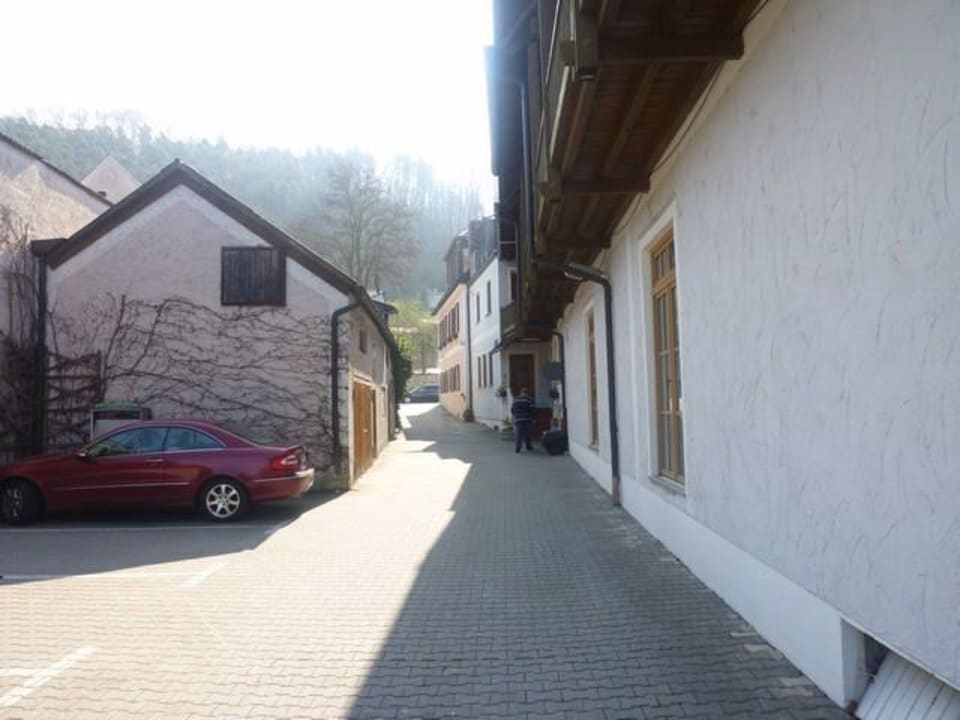 Parkplatzsicht zur Straße Gasthof Metzgerwirt