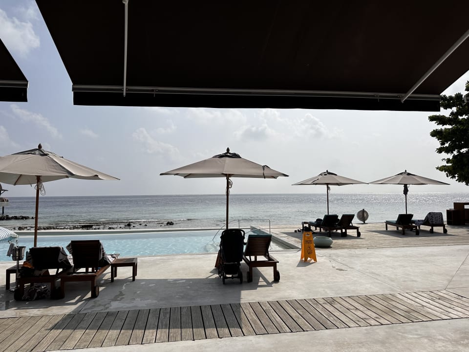 Pool The Westin Maldives Miriandhoo Resort