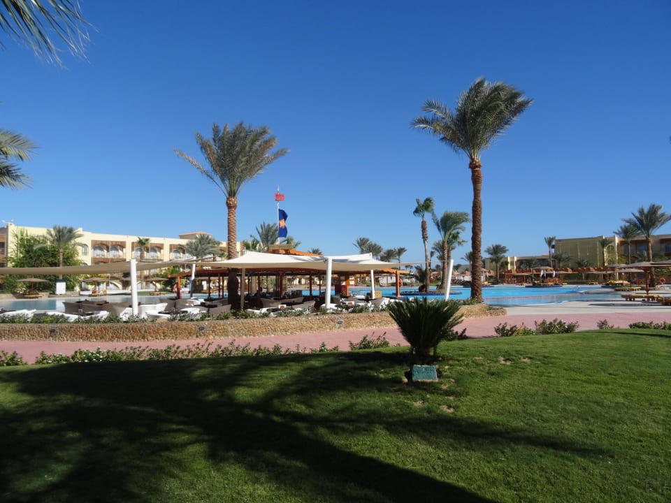 Weitläufige Hotelanlage Desert Rose