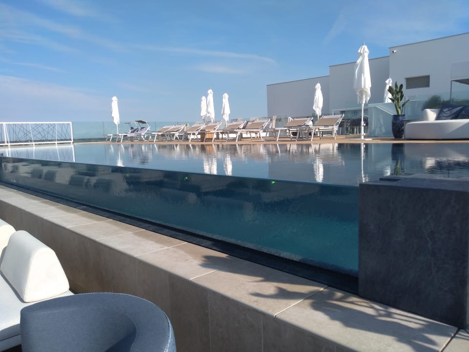 Pool THE ONE CAORLE - Hotel & Apartments