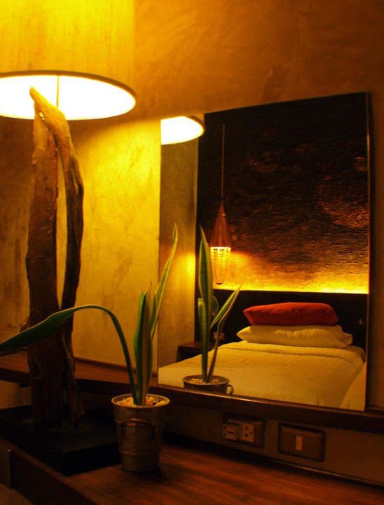 Standardzimmer mit viel indirektem Licht Siam@Siam Design Hotel Bangkok