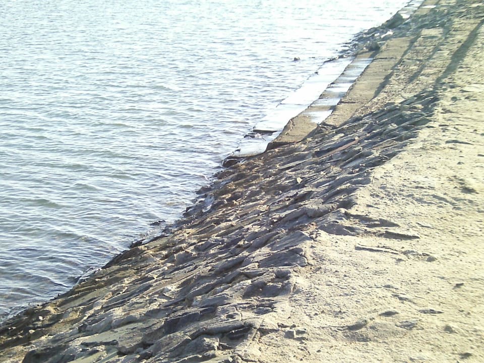 Feiner Sandstrand sieht anders aus Le Jardin Aqua Park Resort