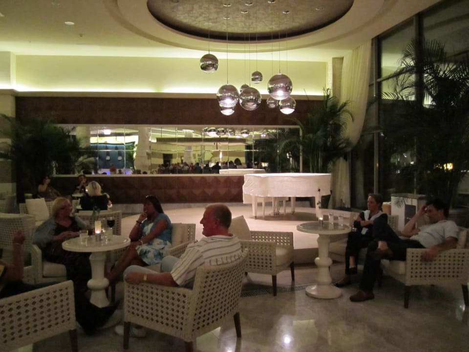 Pianobar in der Hotel Lobby Paloma Pasha
