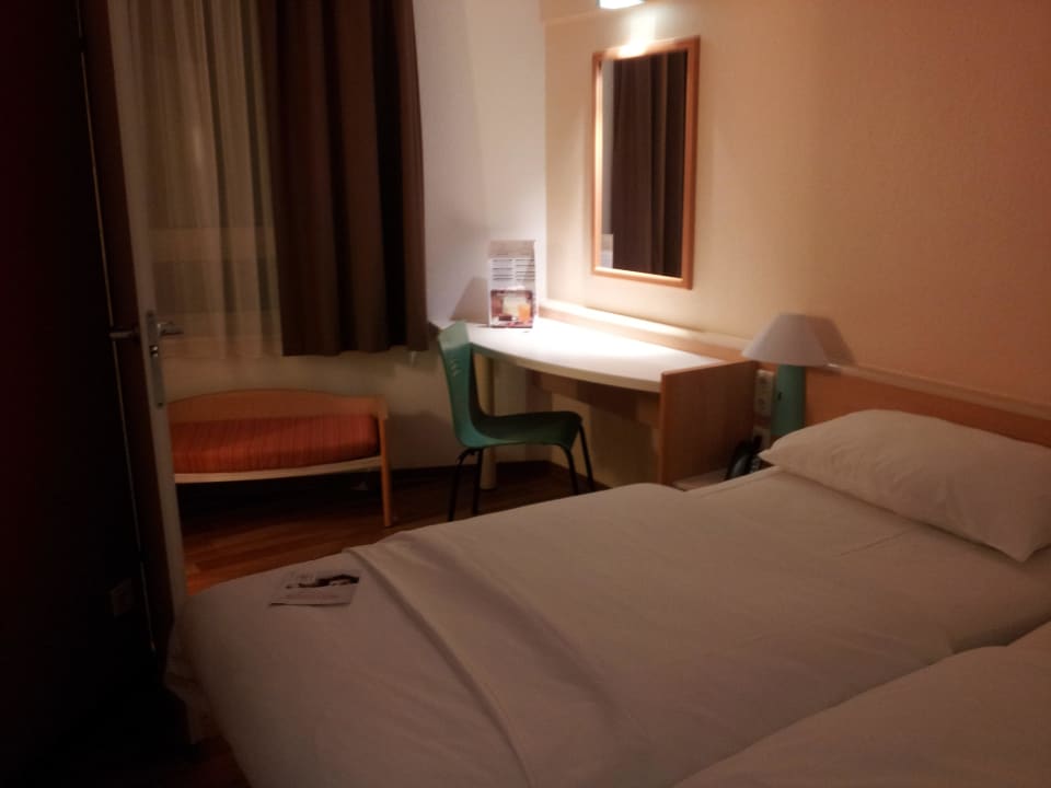 Von der Tür gesehen Hotel Ibis Frankfurt Centrum