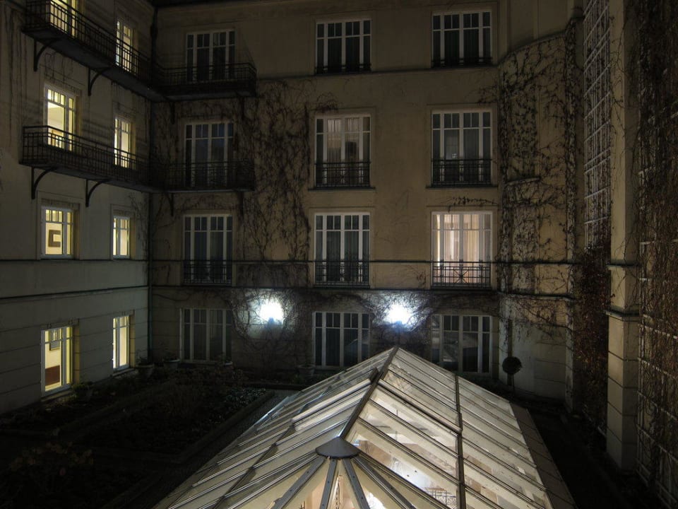 Blick aus Zimmer 354 in den Innenhof Hotel Adlon Kempinski Berlin