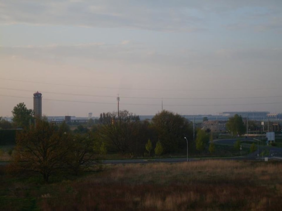 Ausblick zum Flughafen Holiday Inn Berlin Airport - Conference Centre