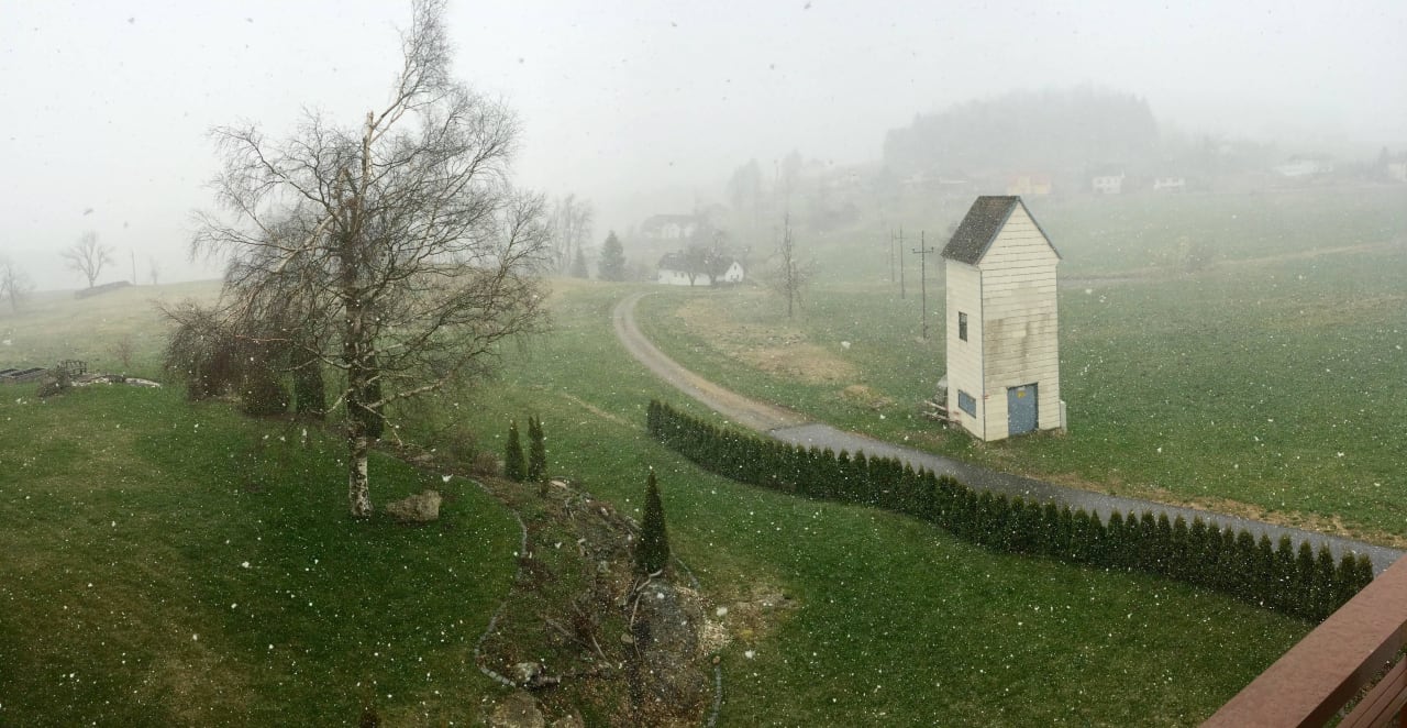 Ausblick aus dem Zimmer Hotel Rockenschaub AUSZEIT 1000m über dem Alltag!