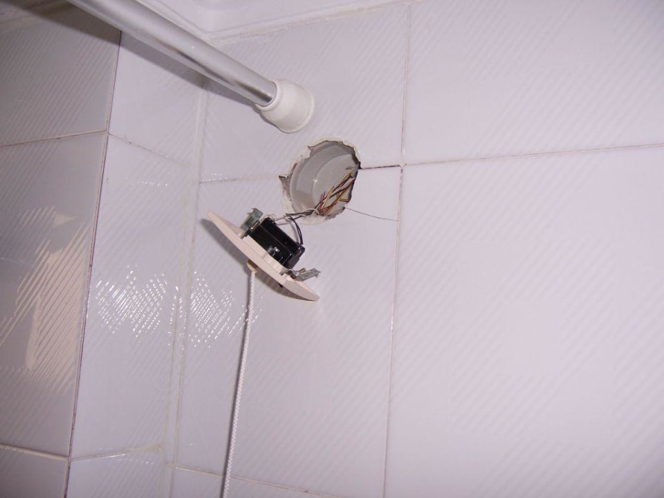 Kabel die aus der Wand fallen Hotel Alexander House