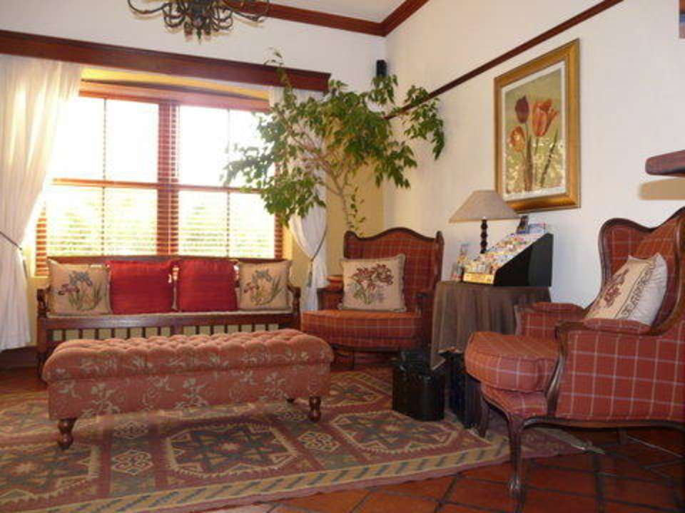 Gemütliche Sitzecke bei der Rezeption Guest House Berg en Zee