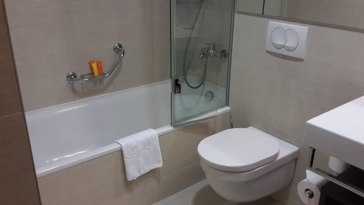 Bad (Doppelzimmer) Valamar Lacroma Hotel