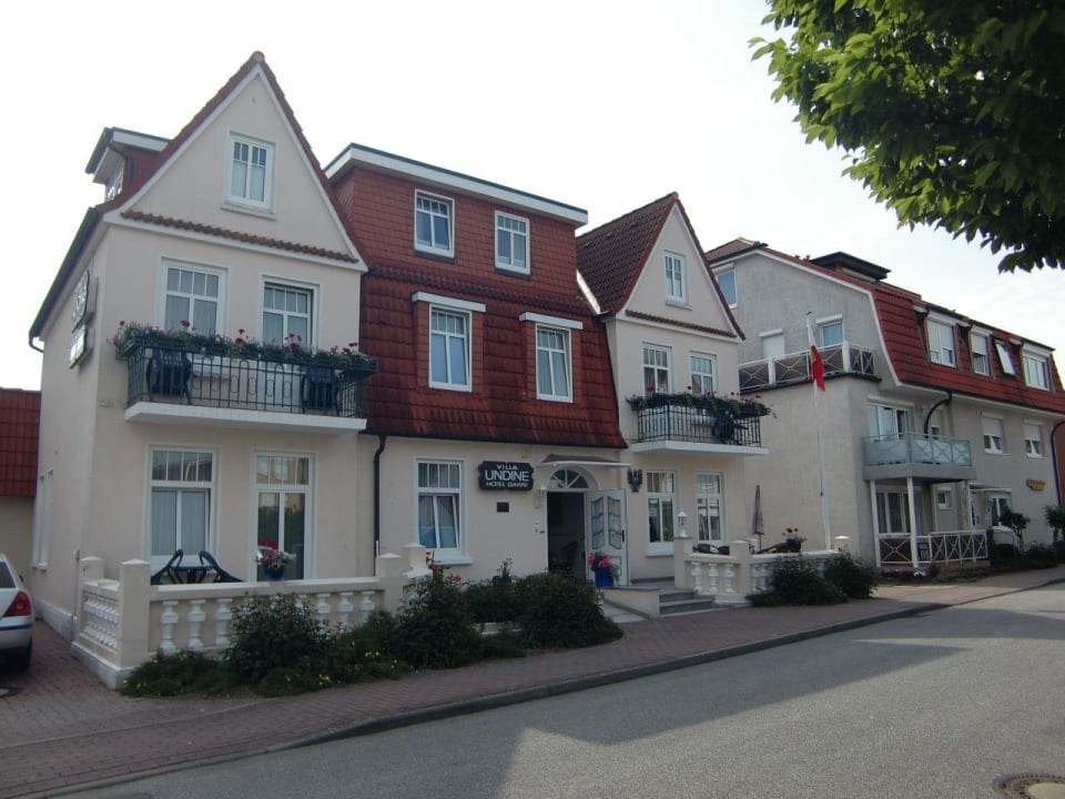 Haupthaus mit Appartementnebenhaus Hotel Villa Undine Grömitz