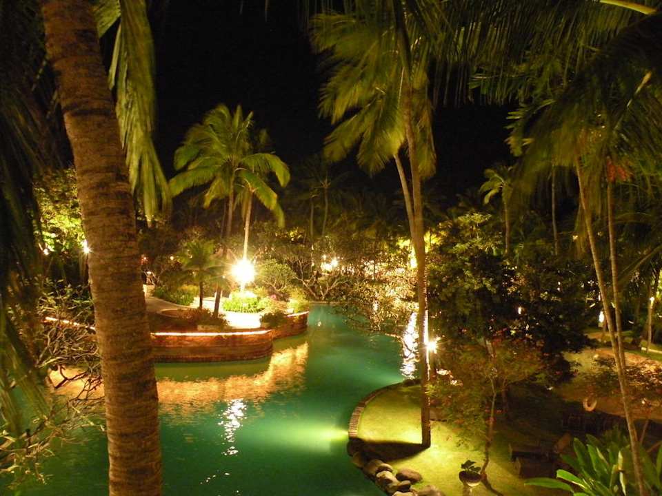 Poolanlage bei Nacht The Laguna A Luxury Collection Resort & Spa