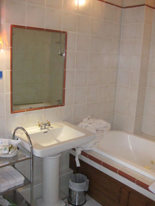 Bad auf den ersten Blick ganz ok Hostellerie St Barnabé