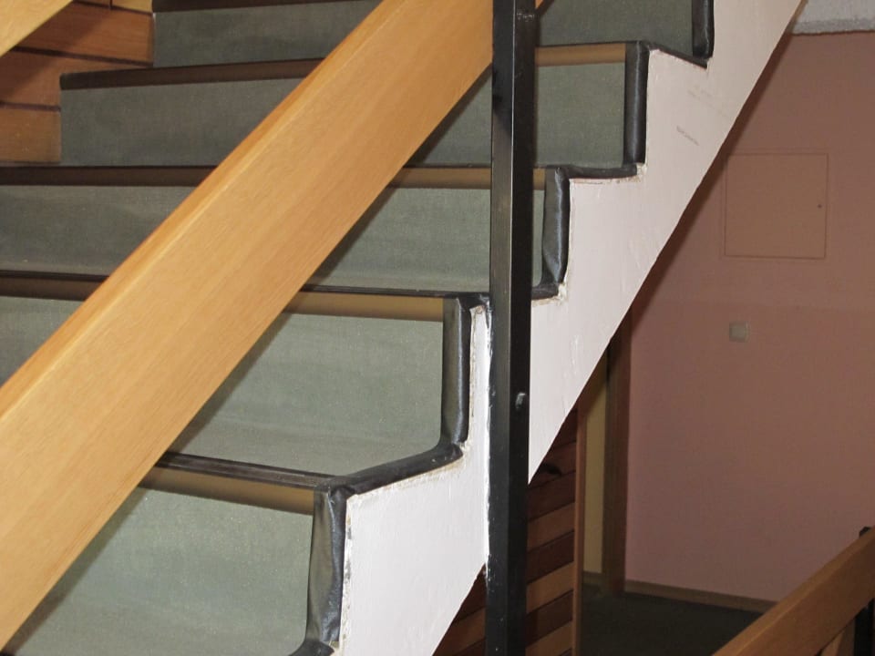 Treppe zu den Zimmer Landhotel Neuhof