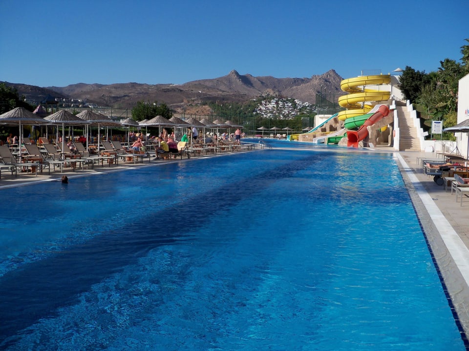Basen prosokątny Kefaluka Resort Bodrum